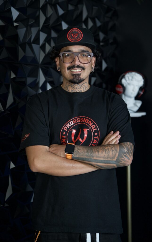Arly Rojano, professional tattoo artist